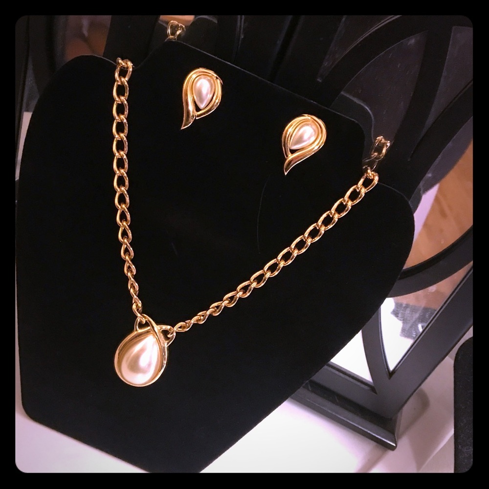 Napier earring and matching necklace set